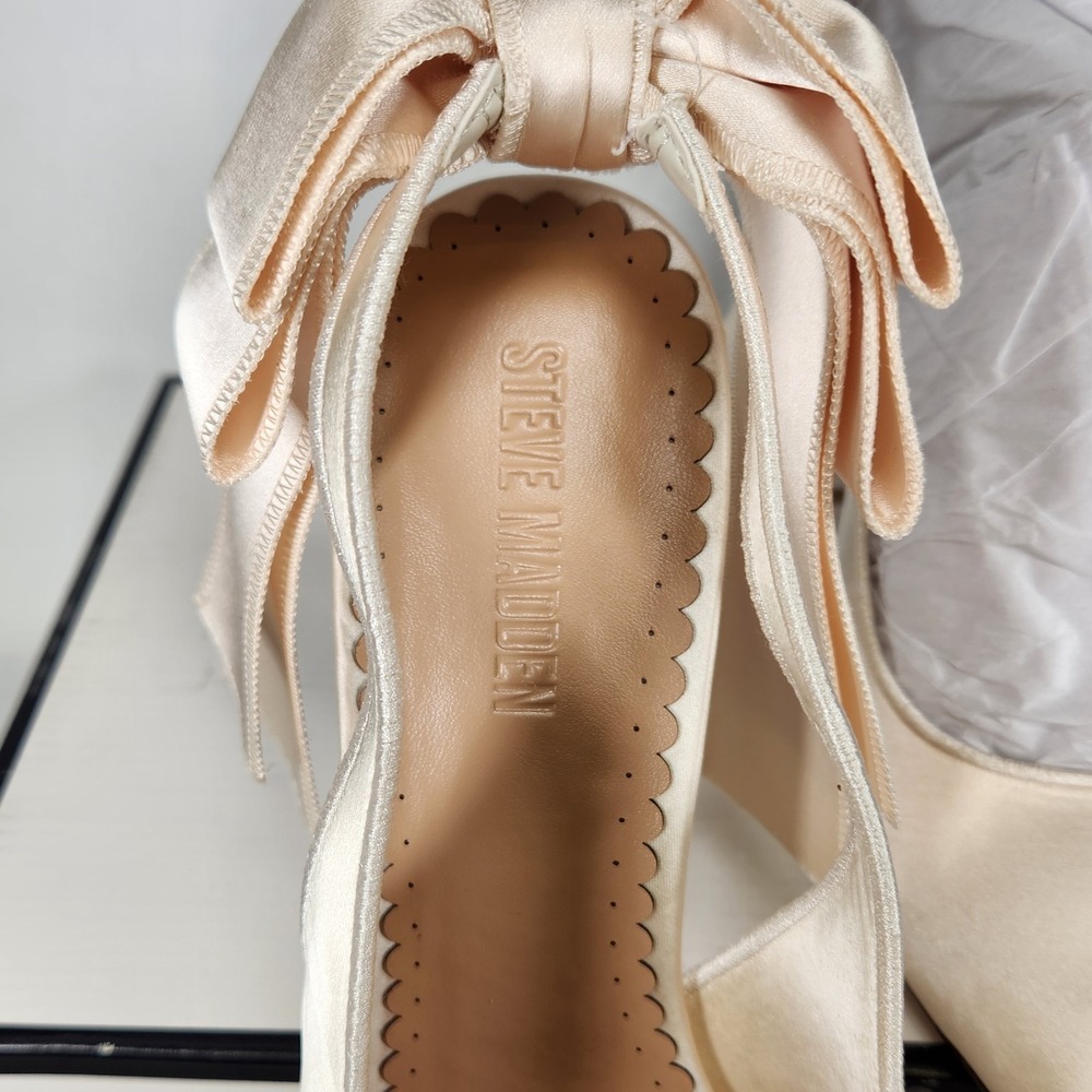 Steve Madden Teacup Pump Women Size 12 Ivory Satin Bow Stiletto Heel Pointed Toe - Picture 4 of 8